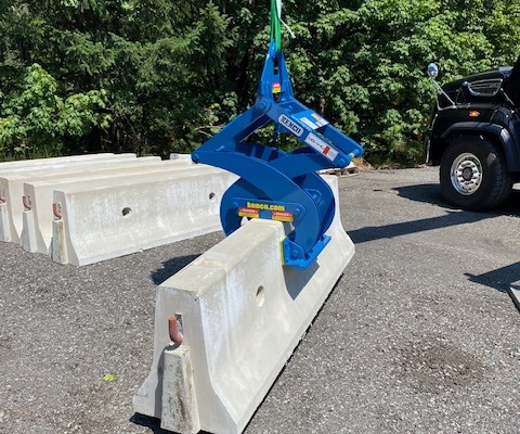 blue barrier clamp picking up concrete jersey wall