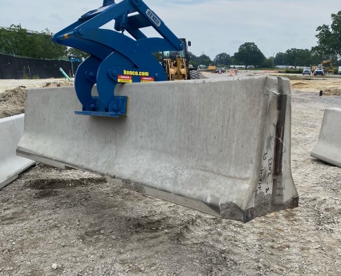 barrier clamp device gripping heavy concrete jersey wall